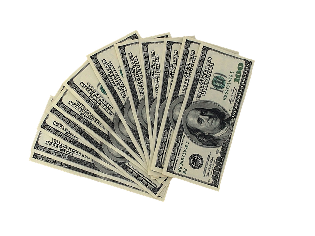 vějíř dolarových bankovek bez pozadí.png